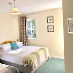 The Waterside 3*