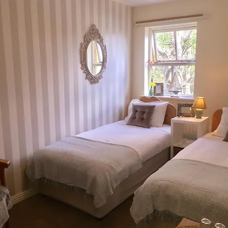 The Waterside 3* Вэстпорт