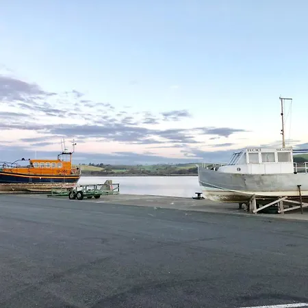 Oda ve Kahvaltı The Waterside Westport