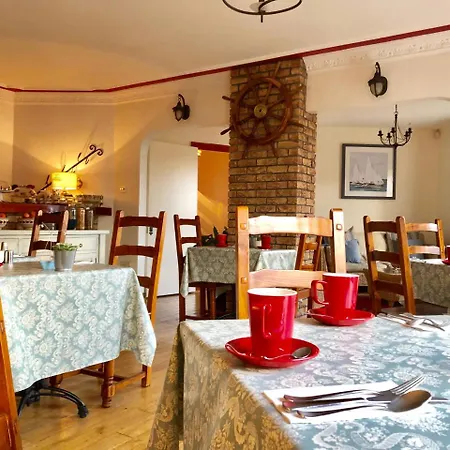 The Waterside 3* Westport
