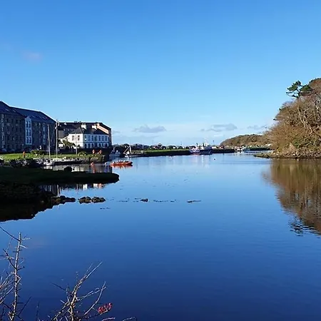 The Waterside 3*