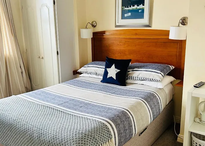 Bed & Breakfast The Waterside 3*
